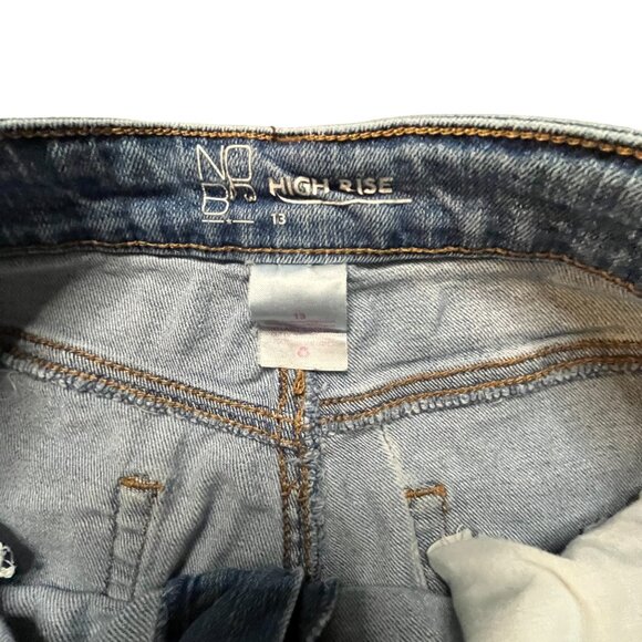 No Boundaries Junior Jeans Shorts Distressed High Rise (Sz13 W28) - Picture 5 of 8